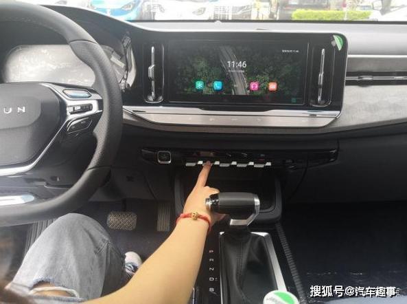 [車標]雙色車身+鉆石車標，軸