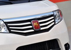 國(guó)產(chǎn)最霸氣面包車！車標(biāo)帶一