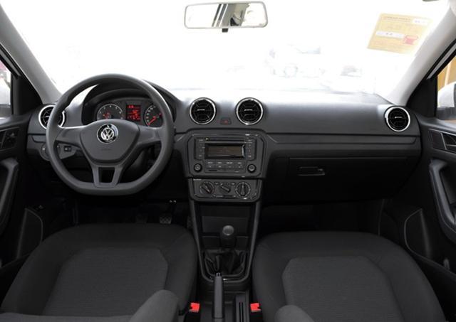 把"車標(biāo)"扣下來，恕我直言！這車三萬給我都不要