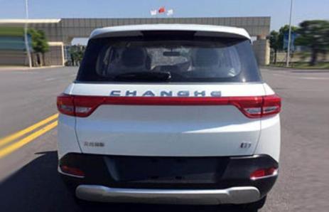 國產(chǎn)又出神車，車標(biāo)仿長安，外觀仿路虎，名字居然仿奧迪！厲害了