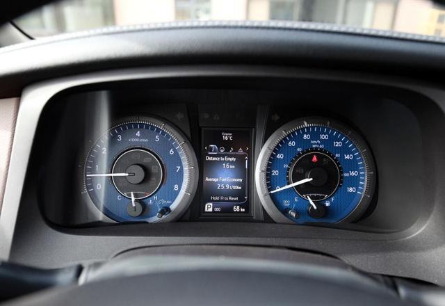 車標都認識但車卻沒啥人認識，用V6賣45萬的高端貨