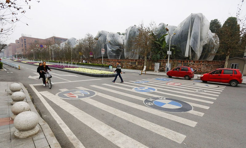車標(biāo)都上馬路，還怕你不來？