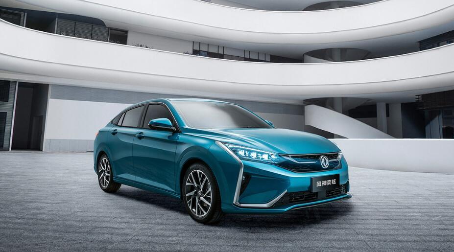 三款10萬級轎車各具特色，堪比合資，換了LOGO更完美了