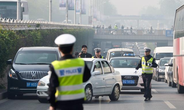 又有眾泰SR9車主惹事，竟將眾泰SR9車標(biāo)改成保時(shí)捷，結(jié)果......