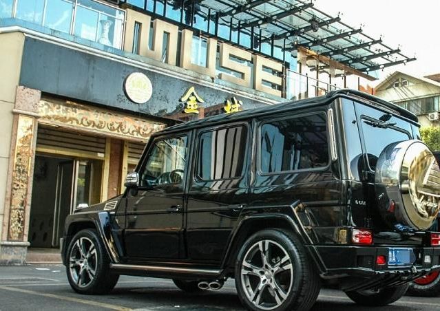 比奔馳豪華的勞倫士G60L，因車標(biāo)像國(guó)產(chǎn)的，現(xiàn)降價(jià)50萬(wàn)都沒(méi)人買！