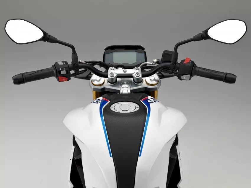 實(shí)話： 撕掉寶馬G310R的車標(biāo)...