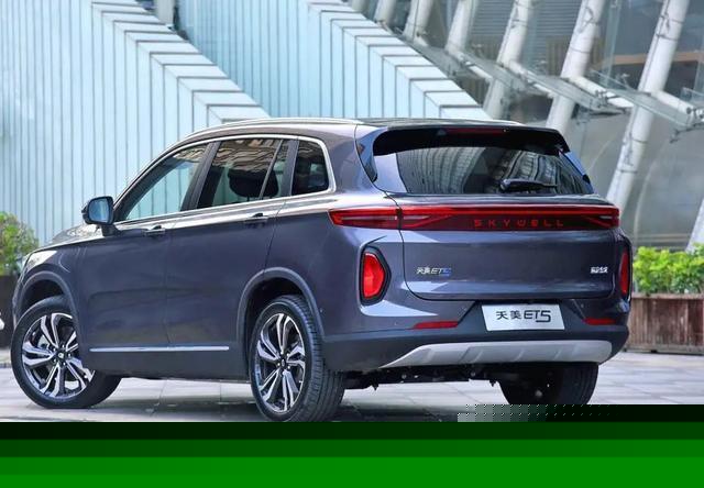 創(chuàng)維也來(lái)造車了？首款SUV車型已亮相，三叉戟車標(biāo)有點(diǎn)意思